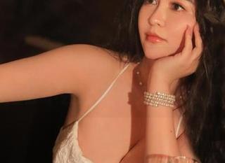 微密圈 – 120斤的小王同学的皮衣写真，下载后会不会让我也变得这么潇洒？