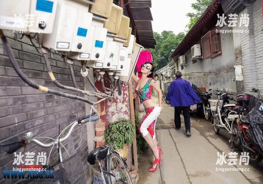 爱丝的放学了——美图在晚霞里偷偷嬉闹。