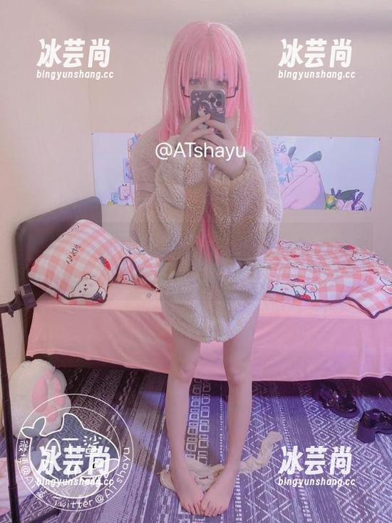 AT鲨的最新写真集：那天台，我想了很多，却依然不太明白。