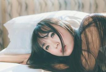 GIRLT果团网 – 浴室旋风！快来看莫雅淇的最新写真，身姿轻盈如水花飞溅。