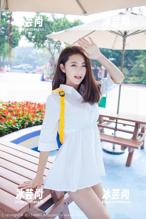 IMiss爱蜜社 - 玩得转的乐薇Vivi，最新图包里的少女气质，果然是无法抵挡的诱惑呀。