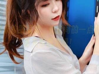 Leah梓未校服写真，光影间的一点纷扰，没圣光也挺浪漫！