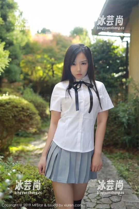 MFStar模范学院 - 林小艺的校服原图，让我们在分享中迷失