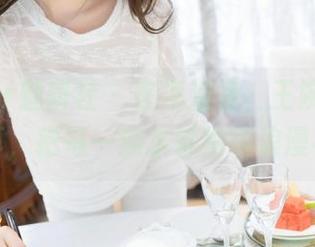 MiStar魅妍社 – 在海浪旁，王婉悠的定制写真，把每一滴水都拍得浪漫不已。