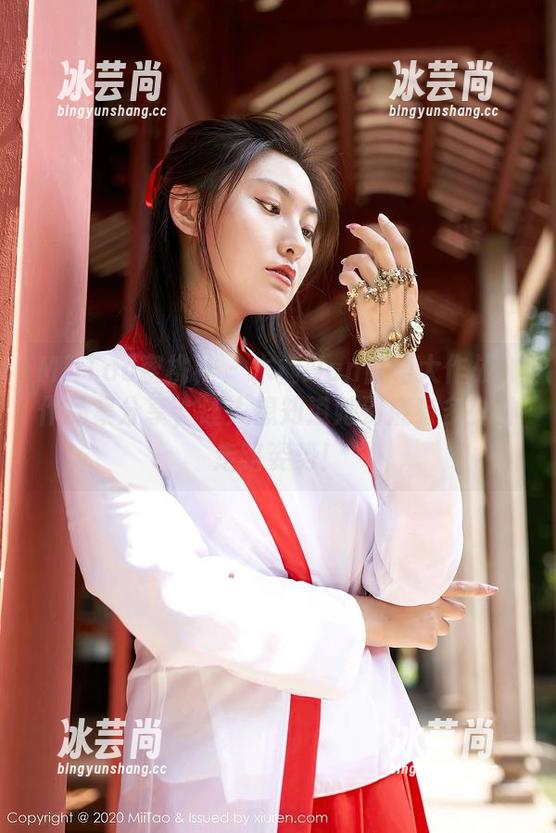 MiiTao蜜桃社-木楠Nan MiiTao蜜桃社 - 木楠Nan白裙大作战:作品集分享,让人想知道她到底有多少种走路姿势!