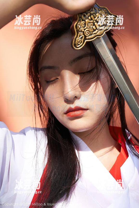 MiiTao蜜桃社-桃乃香Tina MiiTao蜜桃社 - 走过路过不要错过:桃乃香Tina的私房学姐写真