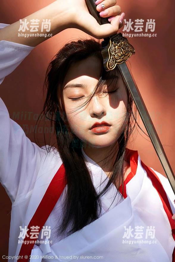MiiTao蜜桃社-梦乃Mandy MiiTao蜜桃社 - 你知道奶牛的意义吗?梦乃Mandy在这套美图中可是给出了另类解释。