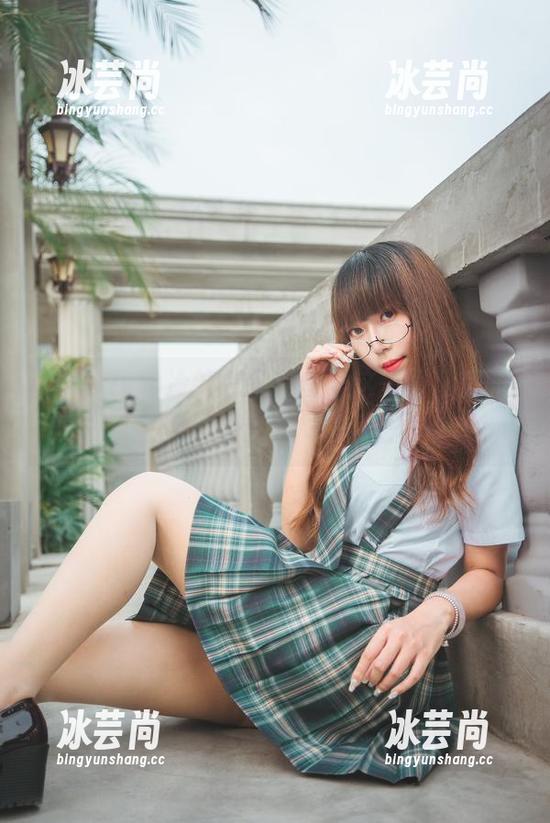 Money冷冷的黑呆女仆：这一组私房图集，真够让人瞩目的