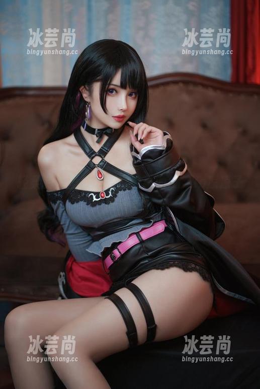 轻柔的裤里丝，默默诉说的Rioko凉凉子高清写真