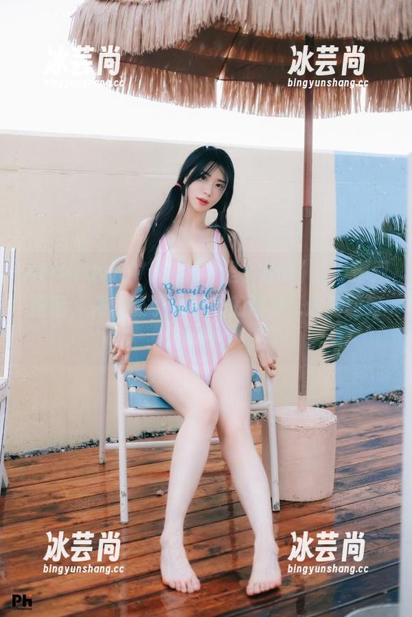 ArtGraviaVOL.281里，Sia(시아)那双眼睛，强烈吸引观看我的眼球...这画面好微妙。