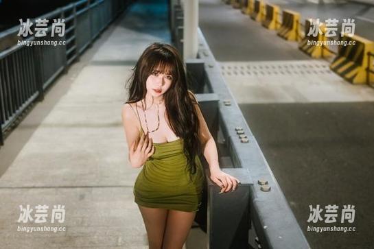 Tina很妖孽呀 Tina很妖孽呀的图包:这一腿,果然让人捧腹的最佳武器!