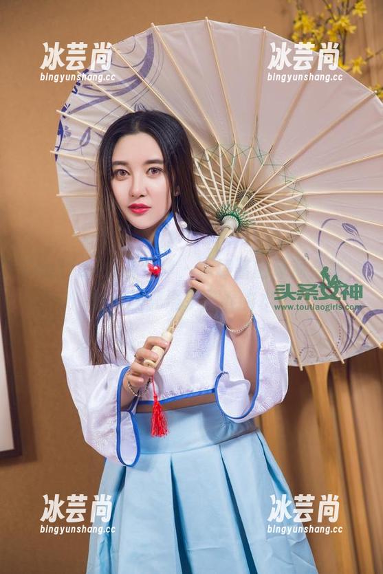 TouTiao头条女神 - 草莓酱的泳池合集，壁纸里充满了青春的水花