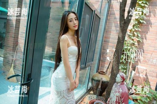 UGirls尤果网-周妍希 UGirls尤果网 - 周妍希的教室写真,书本堆里藏着几分调皮,呃,给个答案呗。
