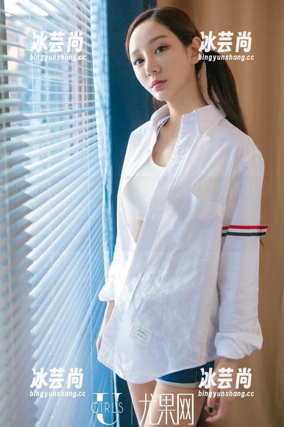 UGirls尤果网-尤菲儿 UGirls尤果网 - 看尤菲儿在私密空间里的美图,不知道是不是肉丝的光泽太吸引人了?