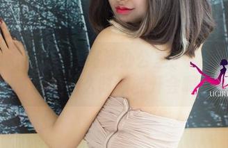 UGirls尤果网 – 高清办公室：颜爱泽的桌面风景什么时候能开会啊？