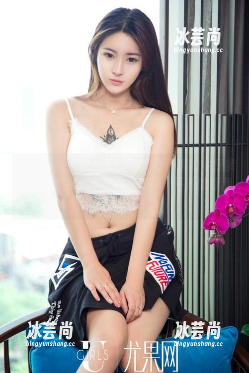 UGirls尤果网 - 看这里！黛蓓琪的牛仔裤和无圣光的真实，似乎在说：平凡的你我也可以这样。