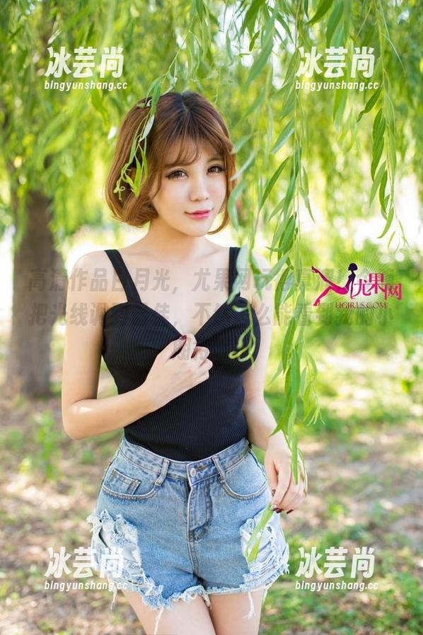 高清作品白月光，尤果网玩得真溜！今晚把光线调到最佳，不然怎么能看到我的小期待呢？