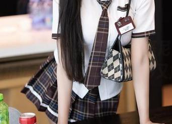 XIAOYU语画界 – 绯月樱的比基尼，让原图跟精选之间的距离变得微妙又尴尬