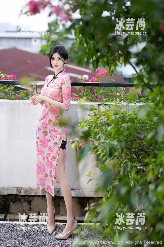 Xiuren秀人网 - 看Cherry樱桃酱如何在浴室里把图包搞得如此滋味