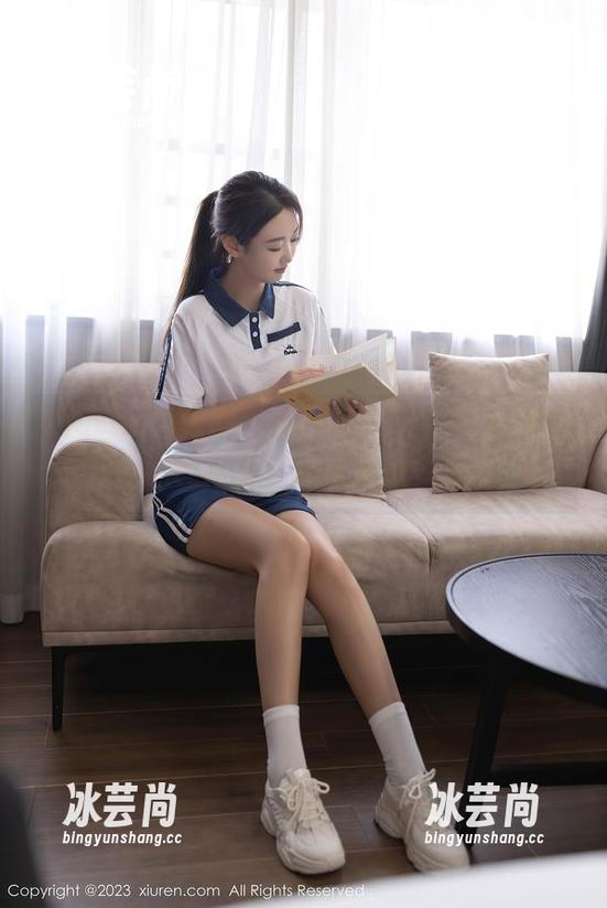 Xiuren秀人网 - 看吧，FoxYini孟狐狸和她的死库水，总让人想多两眼。