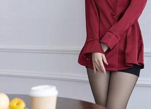 Xiuren秀人网 – Manuela玛鲁娜带你在线静看复古车与美臀军团，开车得先过屁股这一关！