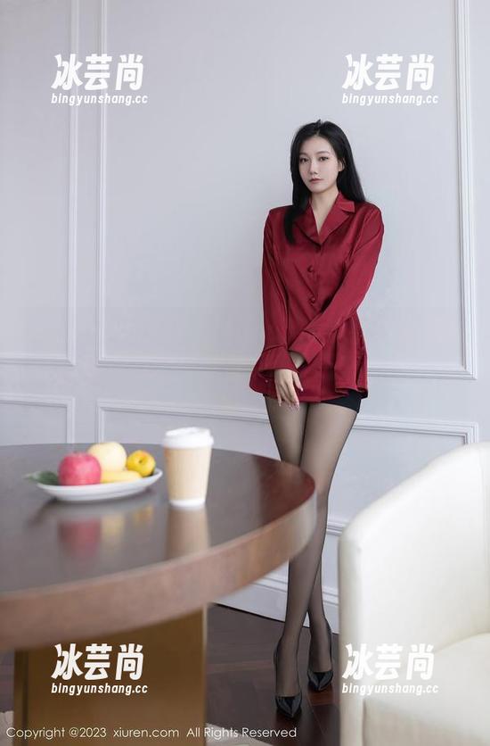 Xiuren秀人网-Manuela玛鲁娜 Xiuren秀人网 - Manuela玛鲁娜带你在线静看复古车与美臀军团,开车得先过屁股这一关!