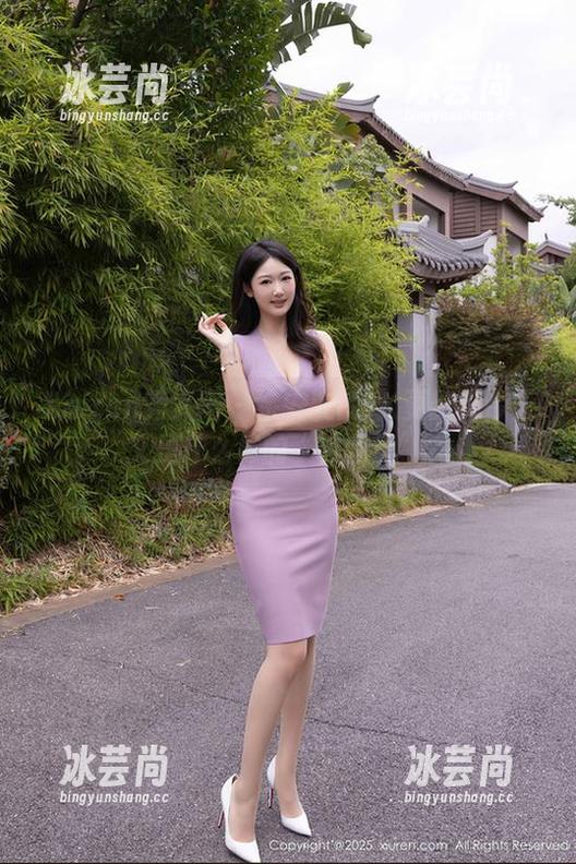 Xiuren秀人网 - 余安安的JK更新：今天又是什么样的“校园风”？
