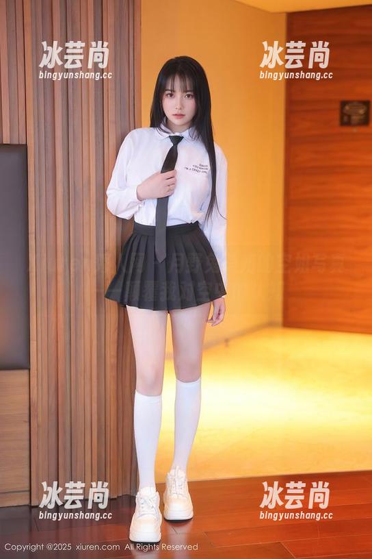 Xiuren秀人网 - 月野兔美妞的空姐写真——颠覆我对空中的认知