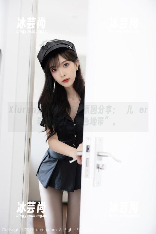 Xiuren秀人网 - 灰丝原图分享：玥儿玥er带我走入“灰色地带”。