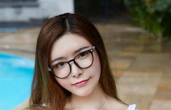 YouWu尤物馆 – 照片中，孟狐狸FoxYini的肉丝展现了个性，或许是另一种“萌”