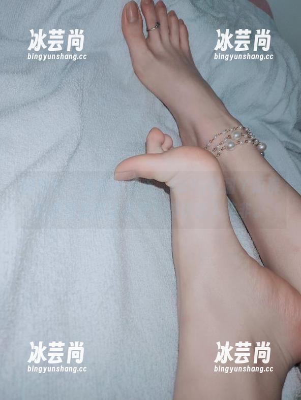 YuYu超甜丫 微密圈 - 懒散的周末,YuYu超甜丫短裤的原图总能让我停下脚步想入非非。