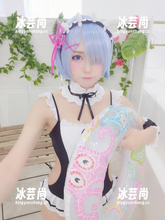 观看Yuki亭的眼镜合集，发现了什么……好吧，除了眼镜还有点别的？