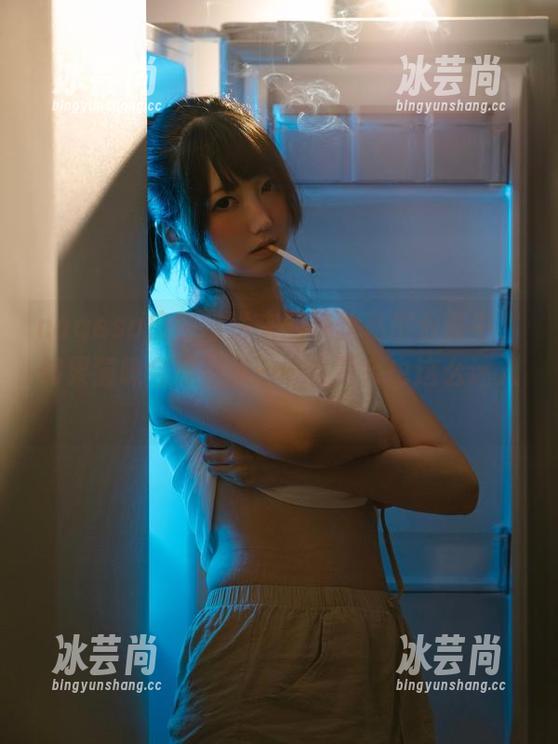 nagesa魔物喵 nagesa魔物喵送来的灰丝私房合集中,如果猫咪会穿丝袜……会不会也这么迷人?