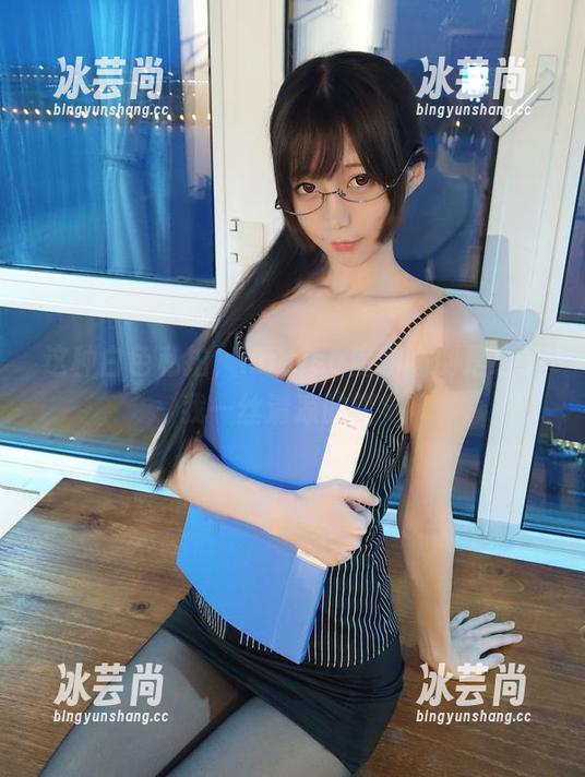 nagisa魔物喵 这种白色私拍,nagisa魔物喵倒是给了我一丝清凉的错觉
