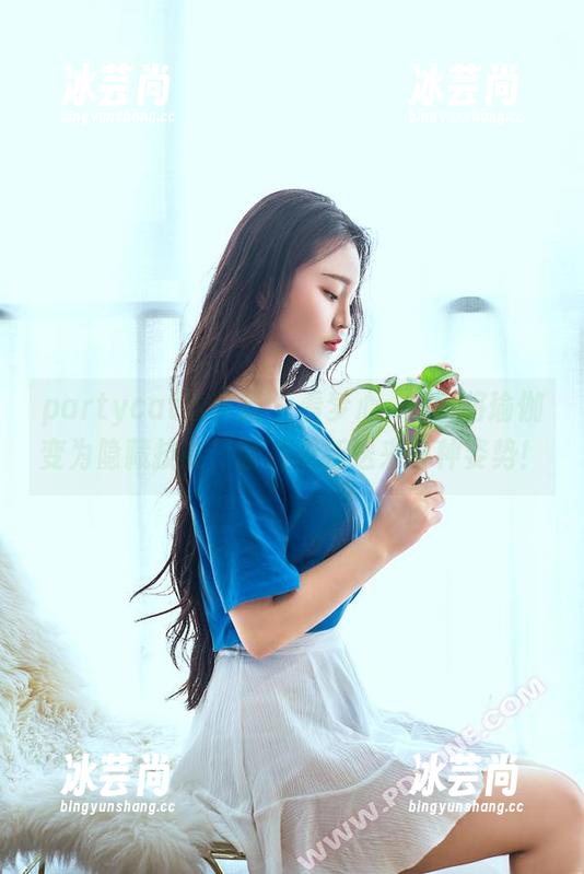 partycat轰趴猫 - 看梦心玥如何将瑜伽变为隐藏技能，图片更新送来各种姿势！