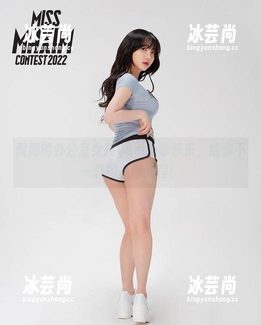 假期的办公室女孩yeeun孙乐乐，给你不一样的美图教程！