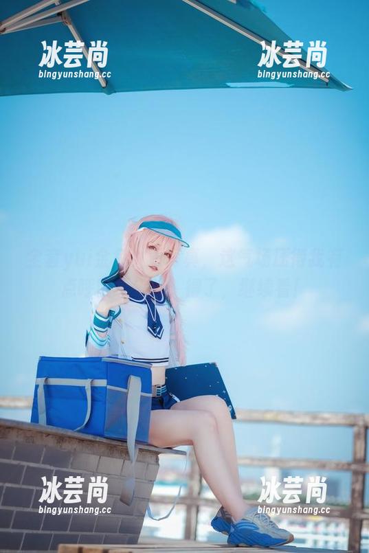 全套yui金鱼女王写真，这气场压得我有点呼吸不过来，得了，继续看！