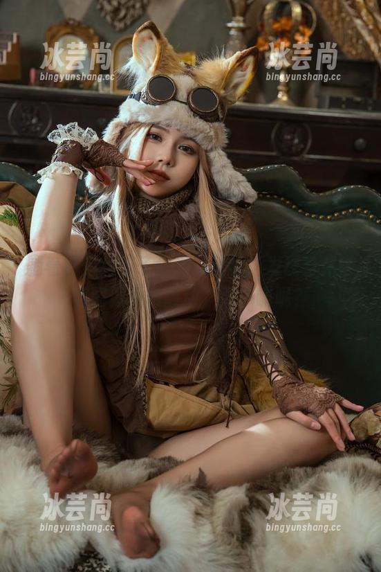 七月喵子 躺着看七月喵子体操服壁纸,发现身体随着图像微微颤动,要干嘛呢?