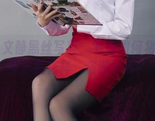 丽柜 – 文静黑丝写真：看她如何将极简风穿出新花样，资源干货！