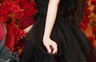看这张女友的眼神，亚马逊鲶鱼的套图已开放下载
