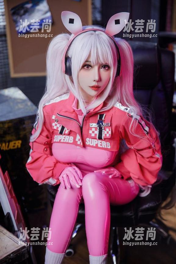 仙女月 每次看到仙女月的定制写真,就有点想变成那只白猫,唉!