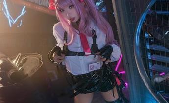 婉约与狂野的碰撞，这套图里的丰盛豹纹让伊喵_Master也想开始狂欢了！