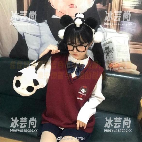 佳佳好难啊的蓝色吊带体操服：精选写真集中懒散与优雅的碰撞