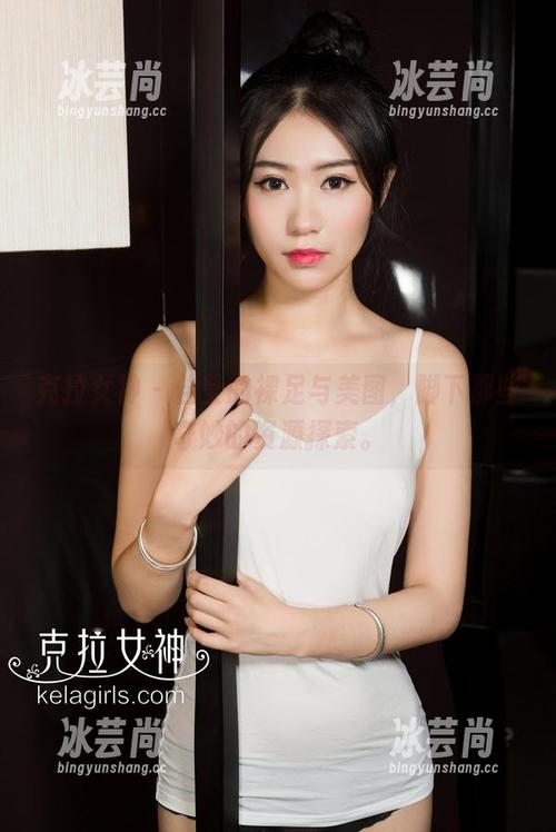 克拉女神 - 佳莹的裸足与美图，脚下那些奇妙的资源探索。