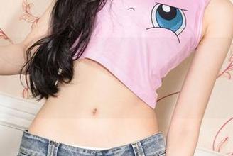 克拉女神 – 轻轻一瞥，雅楠的写真系列诠释了”姐”的多元面貌。