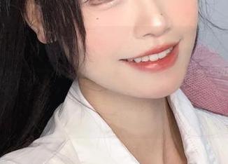 别再问了，千反田鹿子的作品就是定制眼镜，太神奇了，我到现在都忍不住想要一副！