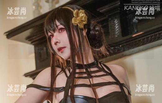 赶紧下载咔喵KANEKO的“裤里丝”全集，裤子快穿不下了！