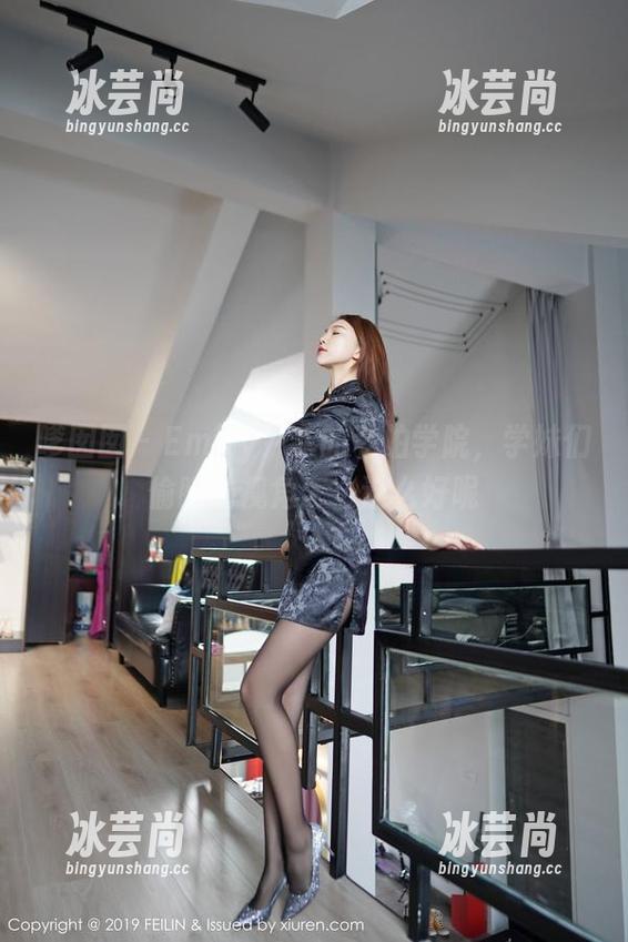 嗲囡囡 - Emily尹菲的私拍学院，学妹们偷瞄的视角怎么这么好呢