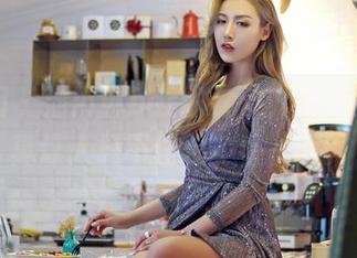 嗲囡囡 – 潘琳琳ber的女友，这样的写真真让人忍不住想多看一眼。