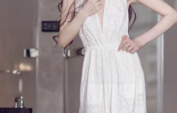 头条女神 – 在尹菲教室，真要小心！超高清图册分享你的隐秘角落